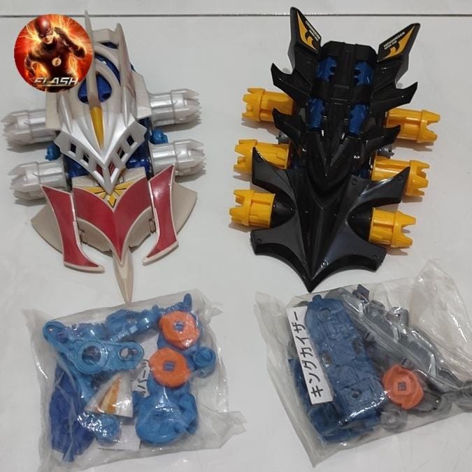 Crush Gear King Kaiser Bandai and Mach Victory Bandai 99.99